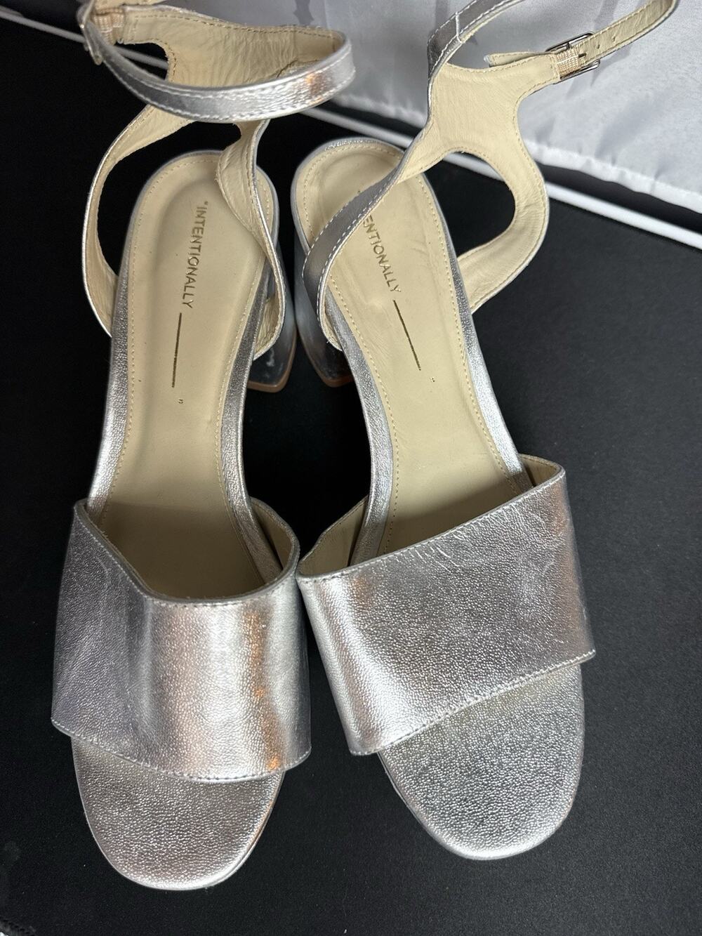 Intentionally Blank $199 Women's 41 (10.5/11) Silver Ruby Heels